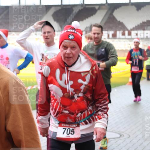 07.12.2025 - St. Pauli X-Mass-Run No. 15 Luisa Fischer http://msf.ph/oto/9383411 07.12.2025 11:25:57 Ziel 705, 1334, 1339, 1379, 1388, 1527, 1544, 1593, 1672, 1855, 1858, 1961, 2151, 2193, 2244, 2498, 2981, 2990, 3126, 3290, 3296, 3301, 4101, 4654, 4825, 5003 meine-sportfotos.de
