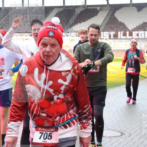07.12.2025 - St. Pauli X-Mass-Run No. 15 Luisa Fischer http://msf.ph/oto/9383413 07.12.2025 11:25:57 Ziel 4825, 705, 96, 2498, 1334, 1339, 1379, 1388, 1527, 1544, 1593, 1672, 1855, 1858, 1961, 2151, 2193, 2244, 2498, 2981, 2990, 3126, 3290, 3296, 3301, 4101, 4654, 4825, 5003 meine-sportfotos.de