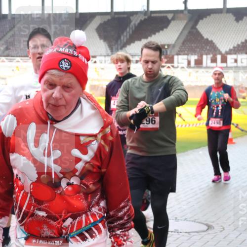07.12.2025 - St. Pauli X-Mass-Run No. 15 Luisa Fischer http://msf.ph/oto/9383417 07.12.2025 11:25:58 Ziel 4825, 15, 96, 2498, 1334, 1339, 1379, 1388, 1527, 1544, 1593, 1672, 1961, 2151, 2193, 2244, 2498, 2981, 2990, 3126, 3290, 3296, 3301, 4101, 4654, 4825, 5003 meine-sportfotos.de