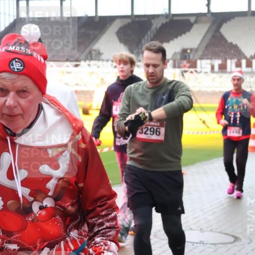 07.12.2025 - St. Pauli X-Mass-Run No. 15 Luisa Fischer http://msf.ph/oto/9383419 07.12.2025 11:25:58 Ziel 3296, 2498, 1334, 1339, 1379, 1388, 1527, 1544, 1593, 1672, 1961, 2151, 2193, 2244, 2498, 2981, 2990, 3126, 3290, 3296, 3301, 4101, 4654, 4825, 5003 meine-sportfotos.de