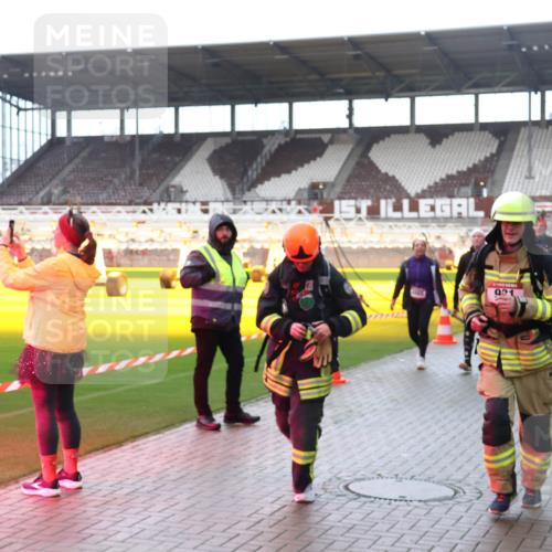 07.12.2025 - St. Pauli X-Mass-Run No. 15 Luisa Fischer http://msf.ph/oto/9383420 07.12.2025 10:52:51 Ziel 921, 27, 499, 506, 654, 931, 1098, 1305, 2287, 2289, 2592, 2661, 4550, 4797, 4864, 4865, 4866, 4879, 4880, 4882 meine-sportfotos.de