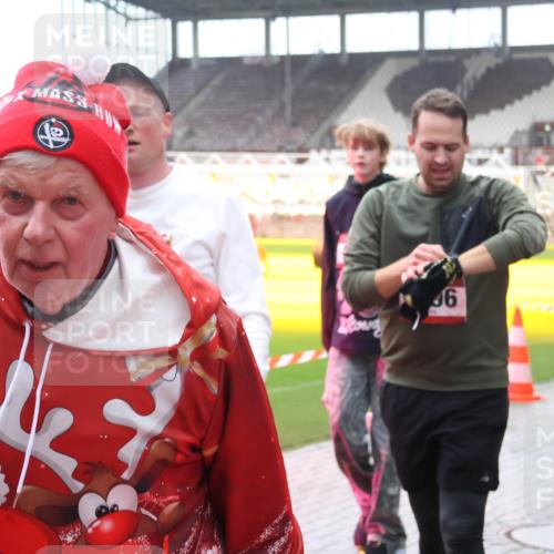 07.12.2025 - St. Pauli X-Mass-Run No. 15 Luisa Fischer http://msf.ph/oto/9383421 07.12.2025 11:25:58 Ziel 6, 2498, 1334, 1339, 1379, 1388, 1527, 1544, 1593, 1672, 1961, 2151, 2193, 2244, 2498, 2981, 2990, 3126, 3290, 3296, 3301, 4101, 4654, 4825, 5003 meine-sportfotos.de