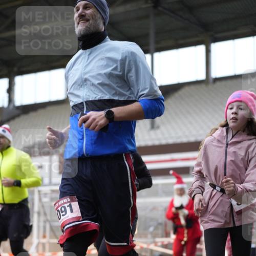 07.12.2025 - St. Pauli X-Mass-Run No. 15 Patografie http://msf.ph/oto/9383422 07.12.2025 10:24:44 Ziel 915, 974, 3152, 4078, 4079, 4091, 4092, 4135, 4136, 4155, 4177, 4496, 4497, 4530, 4541, 4542, 4766, 4780 meine-sportfotos.de