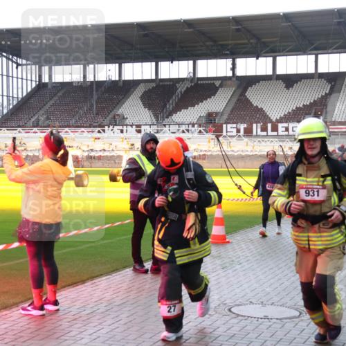 07.12.2025 - St. Pauli X-Mass-Run No. 15 Luisa Fischer http://msf.ph/oto/9383423 07.12.2025 10:52:51 Ziel 27, 486, 4866, 931, 4882, 27, 499, 506, 654, 931, 1098, 1305, 2287, 2289, 2592, 2661, 4550, 4797, 4864, 4865, 4866, 4879, 4880, 4882 meine-sportfotos.de