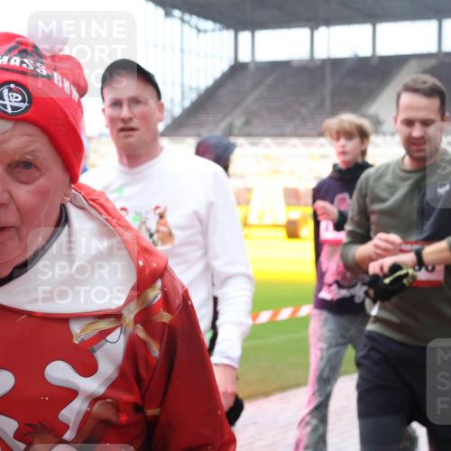 07.12.2025 - St. Pauli X-Mass-Run No. 15 Luisa Fischer http://msf.ph/oto/9383424 07.12.2025 11:25:59 Ziel 1334, 1339, 1379, 1388, 1527, 1544, 1593, 1672, 1961, 2151, 2193, 2244, 2498, 2981, 2990, 3051, 3126, 3290, 3296, 3301, 4101, 4654, 4825, 5003 meine-sportfotos.de