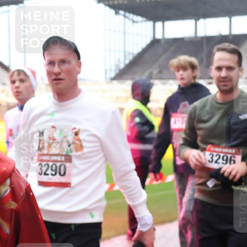 07.12.2025 - St. Pauli X-Mass-Run No. 15 Luisa Fischer http://msf.ph/oto/9383427 07.12.2025 11:25:59 Ziel 3290, 3296, 1334, 1339, 1379, 1388, 1527, 1544, 1593, 1672, 1961, 2151, 2193, 2244, 2498, 2981, 2990, 3051, 3126, 3290, 3296, 3301, 4101, 4654, 4825, 5003 meine-sportfotos.de