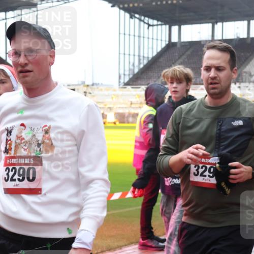 07.12.2025 - St. Pauli X-Mass-Run No. 15 Luisa Fischer http://msf.ph/oto/9383430 07.12.2025 11:25:59 Ziel 15, 3290, 329, 1334, 1339, 1379, 1388, 1527, 1544, 1593, 1672, 1961, 2151, 2193, 2244, 2498, 2981, 2990, 3051, 3126, 3290, 3296, 3301, 4101, 4654, 4825, 5003 meine-sportfotos.de