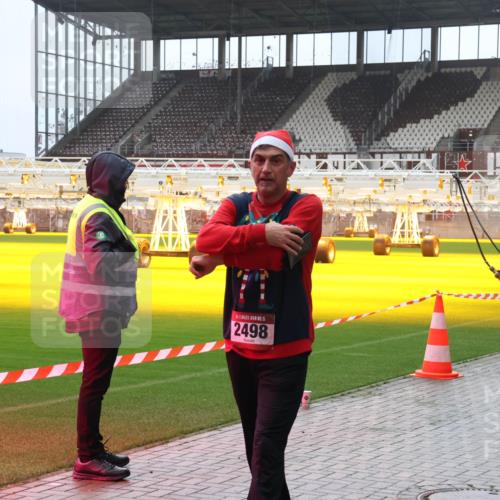 07.12.2025 - St. Pauli X-Mass-Run No. 15 Luisa Fischer http://msf.ph/oto/9383442 07.12.2025 11:26:02 Ziel 15, 2498, 1334, 1339, 1379, 1388, 1544, 1593, 1672, 1961, 2055, 2151, 2244, 2498, 3050, 3051, 3126, 3290, 3296, 3301, 4101, 4654, 4825, 5003 meine-sportfotos.de