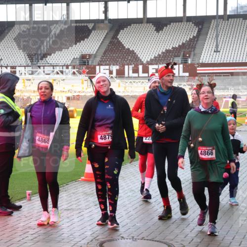 07.12.2025 - St. Pauli X-Mass-Run No. 15 Luisa Fischer http://msf.ph/oto/9383447 07.12.2025 10:52:55 Ziel 4865, 4879, 228, 4866, 27, 176, 262, 499, 506, 654, 931, 1098, 1305, 2592, 2661, 4797, 4859, 4864, 4865, 4866, 4879, 4880, 4882 meine-sportfotos.de