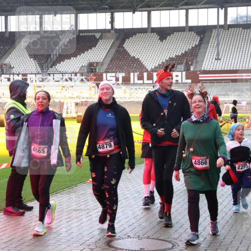 07.12.2025 - St. Pauli X-Mass-Run No. 15 Luisa Fischer http://msf.ph/oto/9383448 07.12.2025 10:52:56 Ziel 4865, 4879, 4866, 2289, 27, 176, 262, 499, 506, 654, 931, 1098, 1305, 2592, 2661, 4797, 4859, 4864, 4865, 4866, 4879, 4880, 4882 meine-sportfotos.de