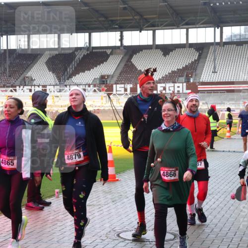 07.12.2025 - St. Pauli X-Mass-Run No. 15 Luisa Fischer http://msf.ph/oto/9383456 07.12.2025 10:52:57 Ziel 2, 4865, 4879, 5, 4866, 87, 2289, 27, 176, 262, 499, 506, 654, 931, 1098, 1305, 2592, 2661, 4797, 4859, 4864, 4865, 4866, 4879, 4880, 4882 meine-sportfotos.de