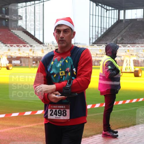 07.12.2025 - St. Pauli X-Mass-Run No. 15 Luisa Fischer http://msf.ph/oto/9383457 07.12.2025 11:26:03 Ziel 15, 2498, 1334, 1339, 1379, 1388, 1544, 1593, 1672, 1961, 2055, 2151, 2244, 2498, 3050, 3051, 3126, 3290, 3296, 3301, 4101, 4654, 4825 meine-sportfotos.de