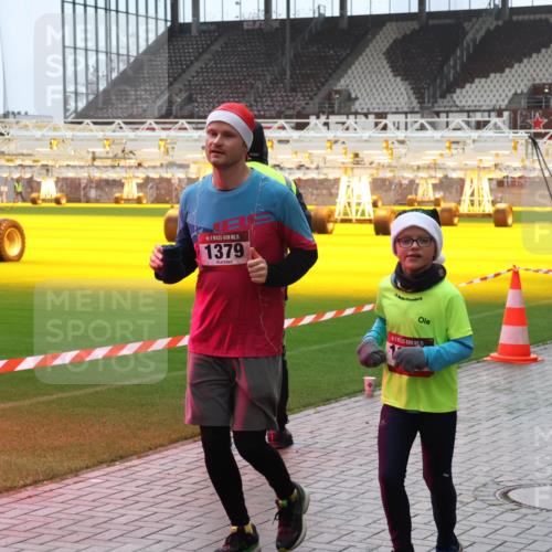 07.12.2025 - St. Pauli X-Mass-Run No. 15 Luisa Fischer http://msf.ph/oto/9383464 07.12.2025 11:26:13 Ziel 15, 1379, 674, 678, 1079, 1334, 1339, 1344, 1356, 1379, 1388, 1593, 1672, 1673, 2055, 2088, 2145, 2161, 2166, 2198, 2255, 2265, 2498, 3050, 3051, 3068, 3070, 3290, 3296, 3301, 4101, 4654, 4825 meine-sportfotos.de