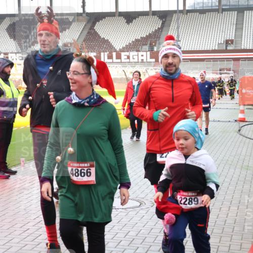 07.12.2025 - St. Pauli X-Mass-Run No. 15 Luisa Fischer http://msf.ph/oto/9383465 07.12.2025 10:52:58 Ziel 5, 4866, 488, 1300, 2289, 27, 176, 262, 499, 506, 654, 931, 1098, 1305, 2661, 4797, 4859, 4864, 4865, 4866, 4879, 4880, 4882 meine-sportfotos.de