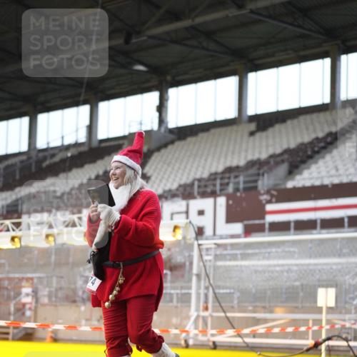 07.12.2025 - St. Pauli X-Mass-Run No. 15 Patografie http://msf.ph/oto/9383466 07.12.2025 10:24:47 Ziel 915, 974, 3152, 4078, 4079, 4091, 4092, 4135, 4136, 4155, 4177, 4474, 4496, 4497, 4530, 4541, 4542, 4846 meine-sportfotos.de