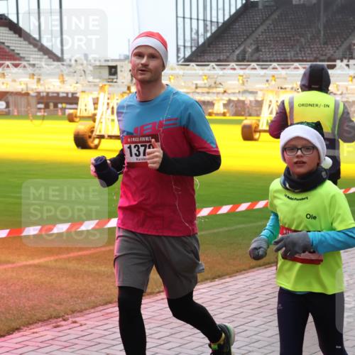 07.12.2025 - St. Pauli X-Mass-Run No. 15 Luisa Fischer http://msf.ph/oto/9383469 07.12.2025 11:26:13 Ziel 15, 137, 674, 678, 1079, 1334, 1339, 1344, 1356, 1379, 1388, 1593, 1672, 1673, 2055, 2088, 2145, 2161, 2166, 2198, 2255, 2265, 2498, 3050, 3051, 3068, 3070, 3290, 3296, 3301, 4101, 4654, 4825 meine-sportfotos.de