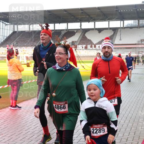 07.12.2025 - St. Pauli X-Mass-Run No. 15 Luisa Fischer http://msf.ph/oto/9383470 07.12.2025 10:52:59 Ziel 12, 15, 4879, 15, 4866, 87, 5, 2289, 27, 176, 262, 499, 506, 654, 931, 1098, 1305, 4797, 4859, 4864, 4865, 4866, 4879, 4880, 4882 meine-sportfotos.de