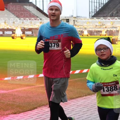 07.12.2025 - St. Pauli X-Mass-Run No. 15 Luisa Fischer http://msf.ph/oto/9383472 07.12.2025 11:26:14 Ziel 15, 379, 15, 1388, 674, 678, 1079, 1334, 1339, 1344, 1356, 1379, 1388, 1593, 1672, 1673, 2055, 2088, 2145, 2161, 2166, 2198, 2255, 2265, 2498, 3050, 3051, 3068, 3070, 3094, 3290, 3296, 3301, 4101, 4654, 4825 meine-sportfotos.de