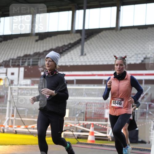 07.12.2025 - St. Pauli X-Mass-Run No. 15 Patografie http://msf.ph/oto/9383482 07.12.2025 10:24:52 Ziel 915, 974, 3152, 4078, 4079, 4091, 4092, 4135, 4136, 4155, 4177, 4431, 4474, 4496, 4497, 4513, 4514, 4530, 4846 meine-sportfotos.de