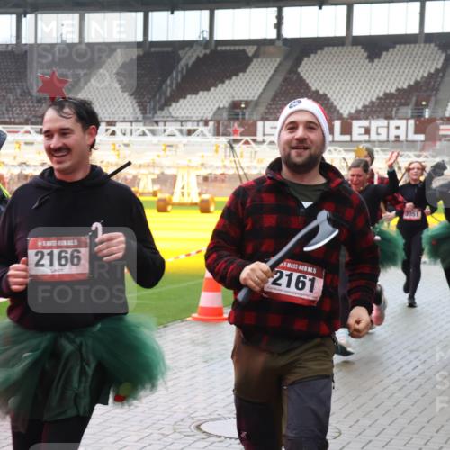 07.12.2025 - St. Pauli X-Mass-Run No. 15 Luisa Fischer http://msf.ph/oto/9383484 07.12.2025 11:26:17 Ziel 06, 2166, 2161, 3051, 674, 678, 1079, 1334, 1339, 1344, 1356, 1379, 1388, 1593, 1672, 1673, 2055, 2088, 2145, 2161, 2166, 2198, 2255, 2265, 2498, 3050, 3051, 3068, 3070, 3094, 3290, 3296, 3301, 3607, 4101, 4654, 4825 meine-sportfotos.de