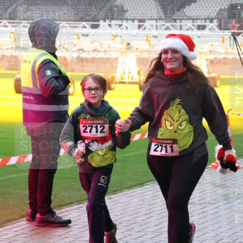 07.12.2025 - St. Pauli X-Mass-Run No. 15 Luisa Fischer http://msf.ph/oto/9383487 07.12.2025 10:13:41 Ziel 15, 2712, 15, 2711, 1062, 80, 938, 970, 1044, 1062, 1126, 1220, 1397, 1733, 2687, 2711, 2712, 3588, 3589, 4081, 4082, 4083, 4487, 4664 meine-sportfotos.de