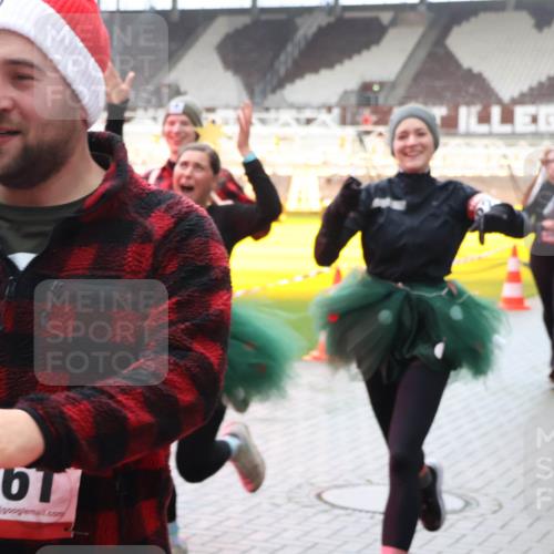 07.12.2025 - St. Pauli X-Mass-Run No. 15 Luisa Fischer http://msf.ph/oto/9383499 07.12.2025 11:26:19 Ziel 161, 674, 678, 1079, 1334, 1339, 1344, 1356, 1379, 1388, 1593, 1672, 1673, 2055, 2088, 2145, 2161, 2166, 2198, 2255, 2265, 2498, 2786, 3050, 3051, 3068, 3070, 3094, 3607, 4654, 4825 meine-sportfotos.de