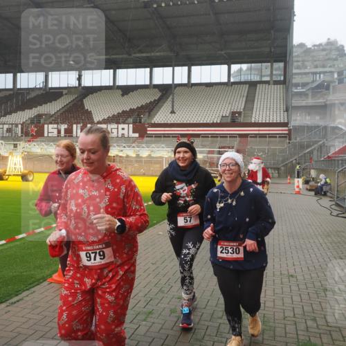 07.12.2025 - St. Pauli X-Mass-Run No. 15 Fabian Wolf http://msf.ph/oto/9383500 07.12.2025 10:11:00 Ziel 57, 979, 983, 1148, 1149, 1150, 1426, 1929, 1935, 2530 meine-sportfotos.de