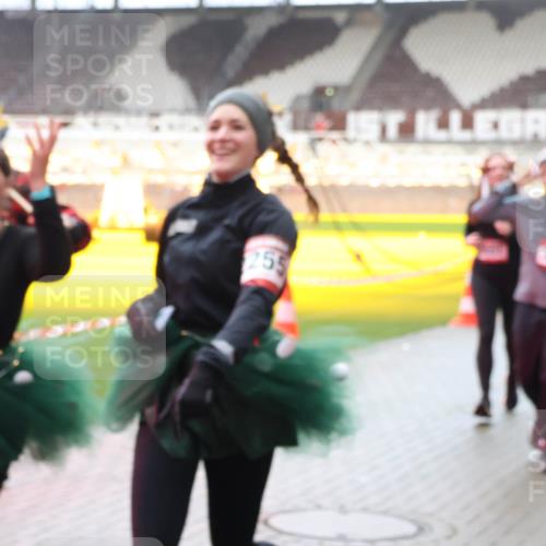 07.12.2025 - St. Pauli X-Mass-Run No. 15 Luisa Fischer http://msf.ph/oto/9383502 07.12.2025 11:26:19 Ziel 145, 255, 674, 678, 1079, 1334, 1339, 1344, 1356, 1379, 1388, 1593, 1672, 1673, 2055, 2088, 2145, 2161, 2166, 2198, 2255, 2265, 2498, 2786, 3050, 3051, 3068, 3070, 3094, 3607, 4654, 4825 meine-sportfotos.de