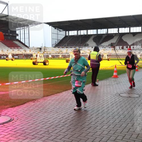 07.12.2025 - St. Pauli X-Mass-Run No. 15 Luisa Fischer http://msf.ph/oto/9383516 07.12.2025 10:53:28 Ziel 0, 4859, 2673, 176, 262, 500, 504, 507, 510, 1305, 1684, 2673, 3128, 4859 meine-sportfotos.de