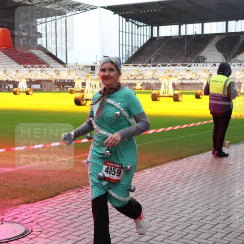 07.12.2025 - St. Pauli X-Mass-Run No. 15 Luisa Fischer http://msf.ph/oto/9383520 07.12.2025 10:53:29 Ziel 1, 15, 4859, 2673, 176, 262, 500, 504, 507, 510, 1305, 1684, 2673, 3128, 4859 meine-sportfotos.de