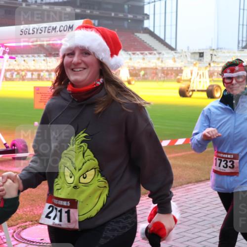 07.12.2025 - St. Pauli X-Mass-Run No. 15 Luisa Fischer http://msf.ph/oto/9383521 07.12.2025 10:13:43 Ziel 1105, 12, 2, 11, 1733, 80, 88, 938, 970, 1044, 1062, 1126, 1220, 1397, 1733, 2687, 2711, 2712, 2905, 3588, 3589, 4081, 4082, 4083, 4487, 4664 meine-sportfotos.de