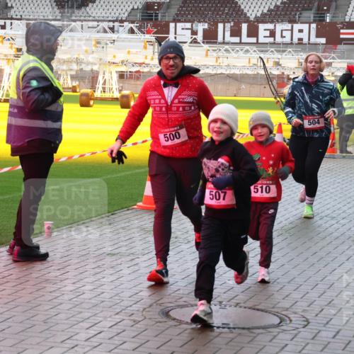 07.12.2025 - St. Pauli X-Mass-Run No. 15 Luisa Fischer http://msf.ph/oto/9383530 07.12.2025 10:53:32 Ziel 500, 507, 510, 504, 176, 262, 500, 504, 507, 510, 546, 1305, 1684, 2673, 3128, 4859 meine-sportfotos.de