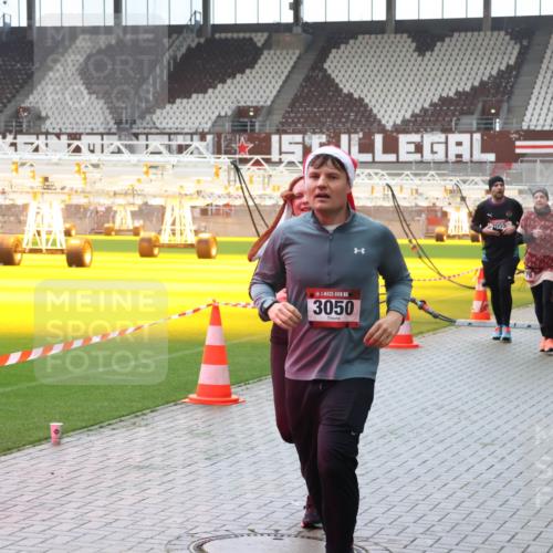 07.12.2025 - St. Pauli X-Mass-Run No. 15 Luisa Fischer http://msf.ph/oto/9383532 07.12.2025 11:26:20 Ziel 3050, 2055, 3068, 1673, 674, 678, 1079, 1334, 1339, 1344, 1356, 1379, 1388, 1593, 1672, 1673, 2055, 2088, 2145, 2161, 2166, 2198, 2255, 2265, 2498, 2786, 2795, 3050, 3051, 3068, 3070, 3094, 3607, 4654, 4825 meine-sportfotos.de