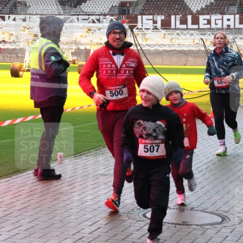 07.12.2025 - St. Pauli X-Mass-Run No. 15 Luisa Fischer http://msf.ph/oto/9383533 07.12.2025 10:53:32 Ziel 06, 5, 500, 504, 507, 176, 262, 500, 504, 507, 510, 546, 1305, 1684, 2673, 3128, 4859 meine-sportfotos.de