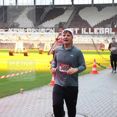 07.12.2025 - St. Pauli X-Mass-Run No. 15 Luisa Fischer http://msf.ph/oto/9383538 07.12.2025 11:26:20 Ziel 3050, 1673, 674, 678, 1079, 1334, 1339, 1344, 1356, 1379, 1388, 1593, 1672, 1673, 2055, 2088, 2145, 2161, 2166, 2198, 2255, 2265, 2498, 2786, 2795, 3050, 3051, 3068, 3070, 3094, 3607, 4654, 4825 meine-sportfotos.de