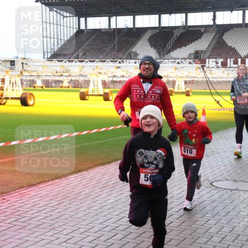 07.12.2025 - St. Pauli X-Mass-Run No. 15 Luisa Fischer http://msf.ph/oto/9383539 07.12.2025 10:53:33 Ziel 56, 510, 504, 176, 262, 500, 504, 507, 510, 546, 1305, 1684, 2673, 3128, 4859 meine-sportfotos.de