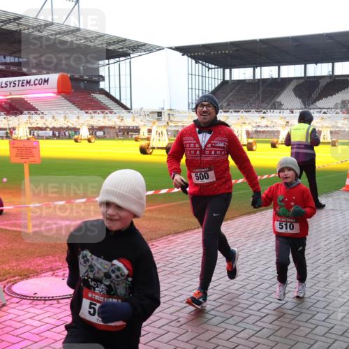 07.12.2025 - St. Pauli X-Mass-Run No. 15 Luisa Fischer http://msf.ph/oto/9383545 07.12.2025 10:53:33 Ziel 50, 500, 510, 504, 176, 262, 500, 504, 507, 510, 546, 1305, 1684, 2673, 3128, 4859 meine-sportfotos.de