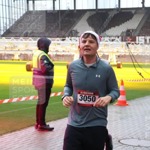 07.12.2025 - St. Pauli X-Mass-Run No. 15 Luisa Fischer http://msf.ph/oto/9383546 07.12.2025 11:26:21 Ziel 3050, 674, 678, 1079, 1334, 1339, 1344, 1356, 1379, 1388, 1593, 1672, 1673, 2055, 2088, 2145, 2161, 2166, 2198, 2255, 2265, 2498, 2786, 2795, 3050, 3051, 3068, 3070, 3094, 3257, 3260, 3261, 3607, 4654, 4825 meine-sportfotos.de