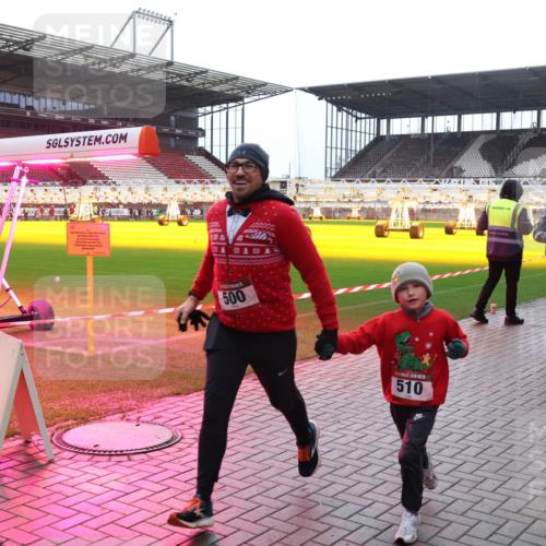 07.12.2025 - St. Pauli X-Mass-Run No. 15 Luisa Fischer http://msf.ph/oto/9383547 07.12.2025 10:53:34 Ziel 500, 5, 510, 504, 176, 262, 500, 504, 507, 510, 546, 1305, 1684, 2673, 3128, 4859 meine-sportfotos.de