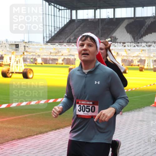 07.12.2025 - St. Pauli X-Mass-Run No. 15 Luisa Fischer http://msf.ph/oto/9383548 07.12.2025 11:26:21 Ziel 3050, 674, 678, 1079, 1334, 1339, 1344, 1356, 1379, 1388, 1593, 1672, 1673, 2055, 2088, 2145, 2161, 2166, 2198, 2255, 2265, 2498, 2786, 2795, 3050, 3051, 3068, 3070, 3094, 3257, 3260, 3261, 3607, 4654, 4825 meine-sportfotos.de