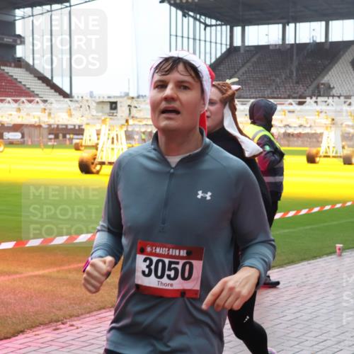 07.12.2025 - St. Pauli X-Mass-Run No. 15 Luisa Fischer http://msf.ph/oto/9383552 07.12.2025 11:26:22 Ziel 3050, 674, 678, 1079, 1334, 1339, 1344, 1356, 1379, 1388, 1593, 1672, 1673, 2055, 2088, 2145, 2161, 2166, 2198, 2255, 2265, 2498, 2786, 2795, 3050, 3051, 3068, 3070, 3094, 3257, 3258, 3260, 3261, 3607, 4654, 4825 meine-sportfotos.de