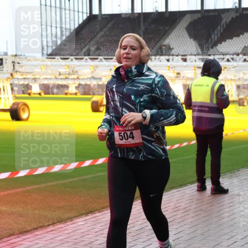 07.12.2025 - St. Pauli X-Mass-Run No. 15 Luisa Fischer http://msf.ph/oto/9383553 07.12.2025 10:53:35 Ziel 15, 504, 176, 262, 500, 504, 507, 510, 546, 1305, 1684, 2673, 3128, 4859 meine-sportfotos.de