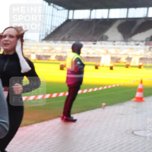 07.12.2025 - St. Pauli X-Mass-Run No. 15 Luisa Fischer http://msf.ph/oto/9383554 07.12.2025 11:26:22 Ziel 674, 678, 1079, 1334, 1339, 1344, 1356, 1379, 1388, 1593, 1672, 1673, 2055, 2088, 2145, 2161, 2166, 2198, 2255, 2265, 2498, 2786, 2795, 3050, 3051, 3068, 3070, 3094, 3257, 3258, 3260, 3261, 3607, 4654, 4825 meine-sportfotos.de