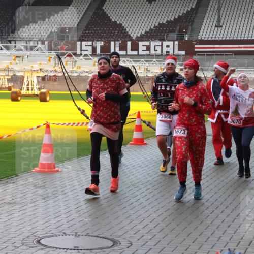 07.12.2025 - St. Pauli X-Mass-Run No. 15 Luisa Fischer http://msf.ph/oto/9383556 07.12.2025 11:26:23 Ziel 1888, 3068, 1673, 3070, 1593, 674, 678, 1079, 1334, 1339, 1344, 1345, 1356, 1379, 1388, 1593, 1672, 1673, 2055, 2063, 2088, 2145, 2161, 2166, 2198, 2255, 2265, 2498, 2786, 2795, 3050, 3051, 3068, 3070, 3094, 3257, 3258, 3260, 3261, 3607, 4654, 4825 meine-sportfotos.de