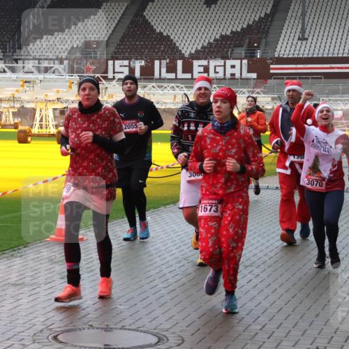 07.12.2025 - St. Pauli X-Mass-Run No. 15 Luisa Fischer http://msf.ph/oto/9383563 07.12.2025 11:26:24 Ziel 19, 2055, 3000, 1673, 135, 3070, 1593, 674, 678, 1079, 1334, 1339, 1344, 1345, 1356, 1379, 1388, 1593, 1672, 1673, 2055, 2059, 2063, 2066, 2088, 2145, 2161, 2166, 2198, 2255, 2265, 2498, 2786, 2795, 3050, 3051, 3068, 3070, 3094, 3257, 3258, 3260, 3261, 3607, 4654, 4825 meine-sportfotos.de