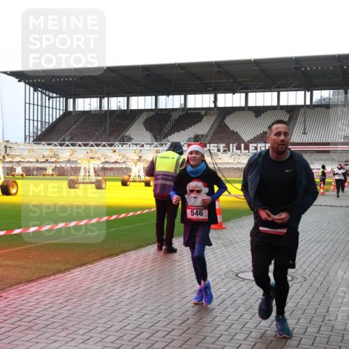 07.12.2025 - St. Pauli X-Mass-Run No. 15 Luisa Fischer http://msf.ph/oto/9383565 07.12.2025 10:53:47 Ziel 546, 106, 500, 504, 507, 510, 546, 1679, 1680, 1681, 1682, 1683, 1684, 2673, 3128 meine-sportfotos.de