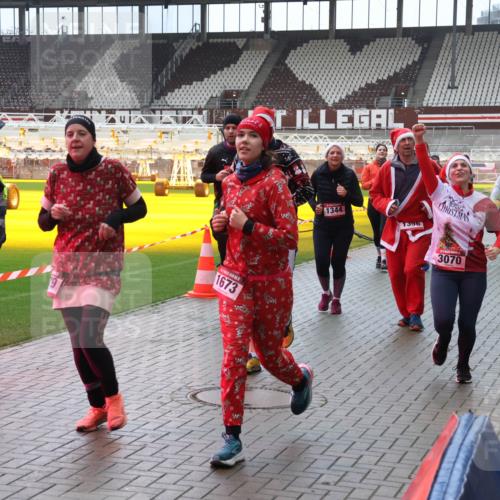 07.12.2025 - St. Pauli X-Mass-Run No. 15 Luisa Fischer http://msf.ph/oto/9383571 07.12.2025 11:26:25 Ziel 1673, 1344, 1356, 3070, 1593, 674, 678, 1079, 1334, 1339, 1344, 1345, 1356, 1379, 1388, 1501, 1593, 1672, 1673, 2055, 2059, 2063, 2066, 2069, 2074, 2088, 2124, 2145, 2161, 2166, 2198, 2255, 2260, 2265, 2498, 2637, 2786, 2795, 3050, 3051, 3068, 3070, 3094, 3257, 3258, 3260, 3261, 3607, 4654, 4825 meine-sportfotos.de
