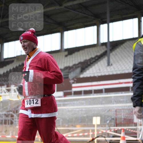 07.12.2025 - St. Pauli X-Mass-Run No. 15 Patografie http://msf.ph/oto/9383572 07.12.2025 10:25:02 Ziel 1012, 3962, 4335, 4431, 4474, 4513, 4514, 4846 meine-sportfotos.de
