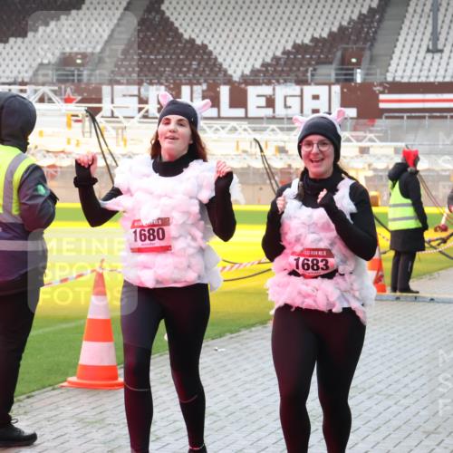 07.12.2025 - St. Pauli X-Mass-Run No. 15 Luisa Fischer http://msf.ph/oto/9383575 07.12.2025 10:53:56 Ziel 1680, 15, 1683, 106, 106, 500, 504, 507, 510, 546, 1478, 1679, 1680, 1681, 1682, 1683, 1684, 3128 meine-sportfotos.de