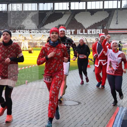 07.12.2025 - St. Pauli X-Mass-Run No. 15 Luisa Fischer http://msf.ph/oto/9383577 07.12.2025 11:26:25 Ziel 19, 1673, 1344, 556, 3070, 1593, 674, 678, 1079, 1334, 1339, 1344, 1345, 1356, 1379, 1388, 1501, 1593, 1672, 1673, 2055, 2059, 2063, 2066, 2069, 2074, 2088, 2124, 2145, 2161, 2166, 2198, 2255, 2260, 2265, 2498, 2637, 2786, 2795, 3050, 3051, 3068, 3070, 3094, 3257, 3258, 3260, 3261, 3607, 4654, 4825 meine-sportfotos.de